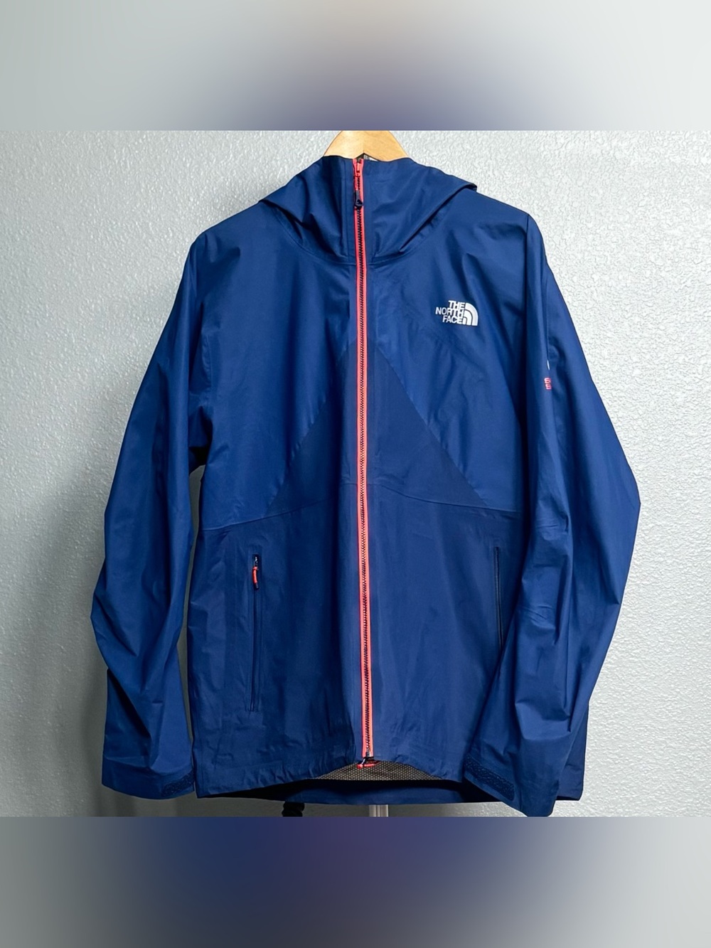 The North Face Men's Summit Series HyVent 2.5L Hooded Rain Jacket Size XL
